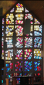 Foto des Buntglasfensters der Auferstehungskirche