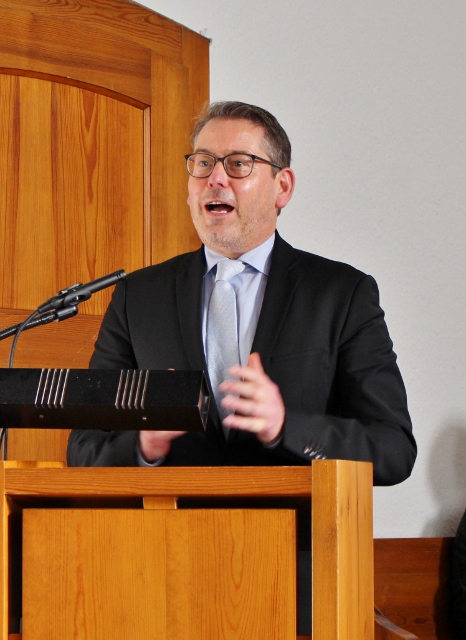 Der stellvertretende Bürgermeister Karsten Meininghaus bei seinem Grußwort nach dem Gottesdienst